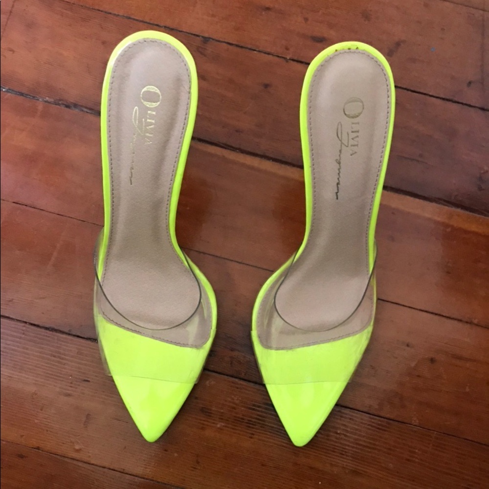 Bright pointed toe heeled mule